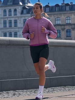 Nikeおすすめのランニングジャケットとベスト.オンラインストア