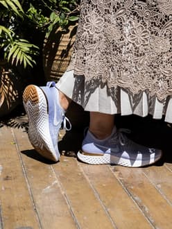 Tenis nike sin top agujetas para mujer