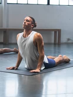 6 razones por las que los hombres deberían hacer yoga