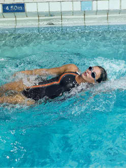 Nike Parte de arriba de bikini para natación con aberturas - Mujer
