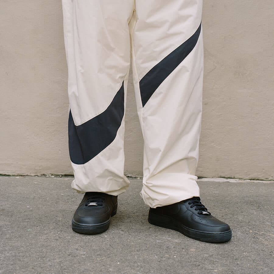 Nike negras vestir store