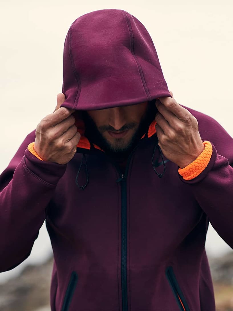 Comment plier un sweat à capuche correctement. Nike CA