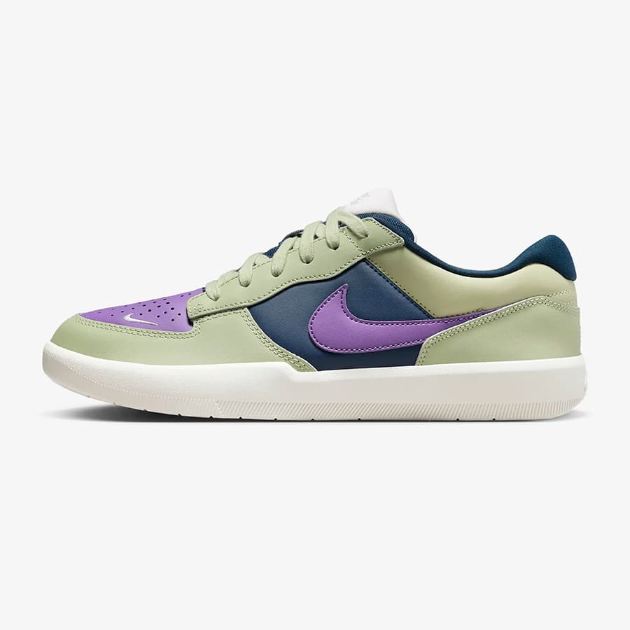 The best Nike gifts for skateboarders. Nike IE