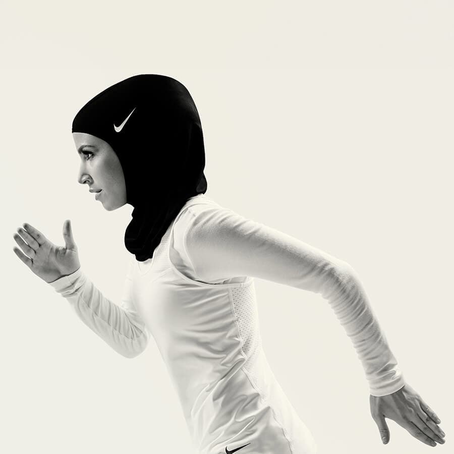 Nike geeft vrouwelijke moslimatleten een boost met een baanbrekende sporthijab. Nike BE