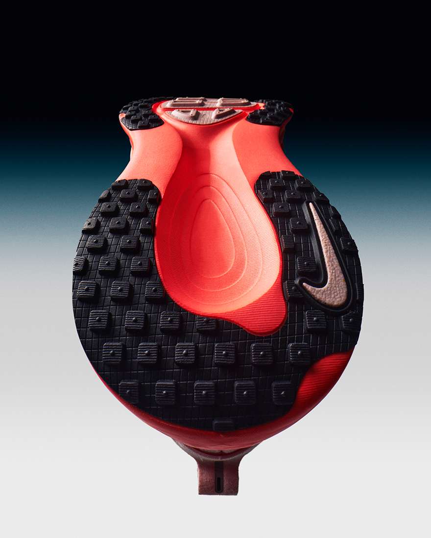 Nike史上最高のクッショニングで走れる、ナイキ ボメロ 18.オンライン  