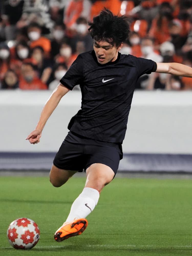 上田綺世練習着 上田綺世は攻め続ける.オンラインストア (通販サイト)