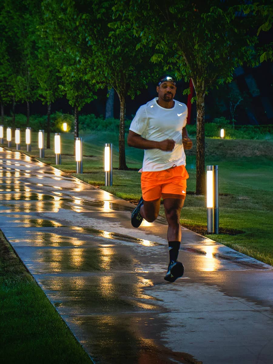 Sette consigli di sicurezza da seguire quando si corre di notte Nike IT