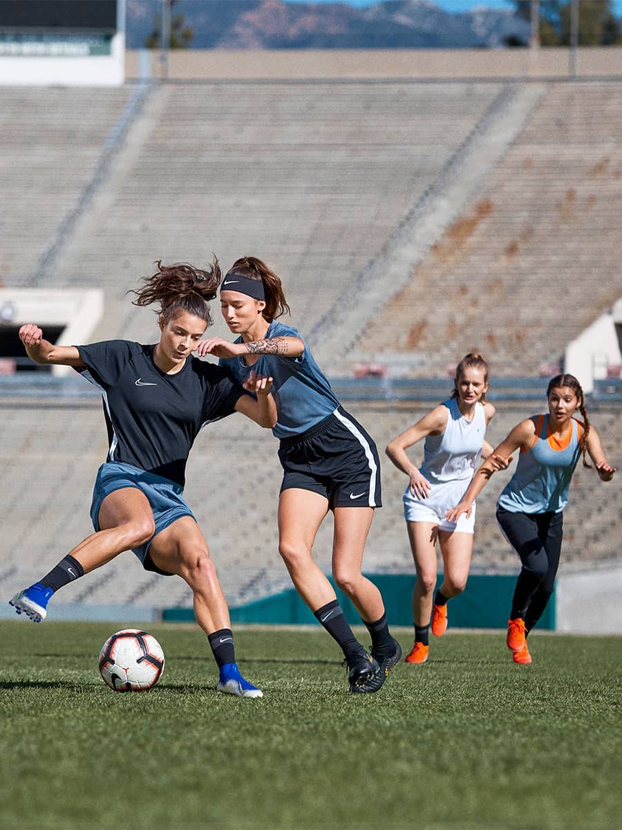 Cuáles son las posiciones en el fútbol? . Nike