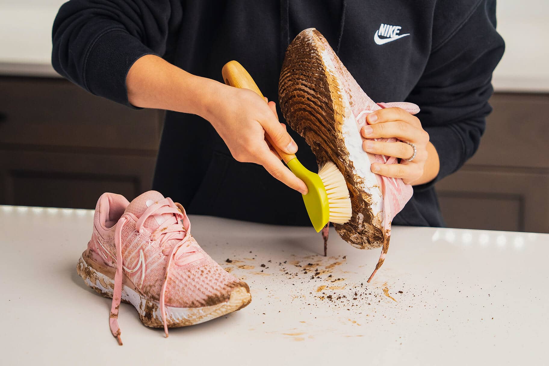 Come pulire le scarpe infangate. Nike IT