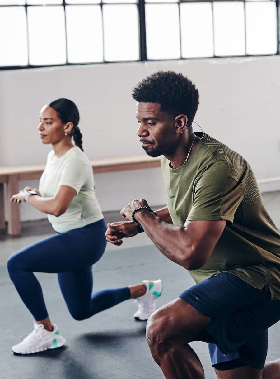 Cómo hacer ejercicio en casa sin equipo. Nike