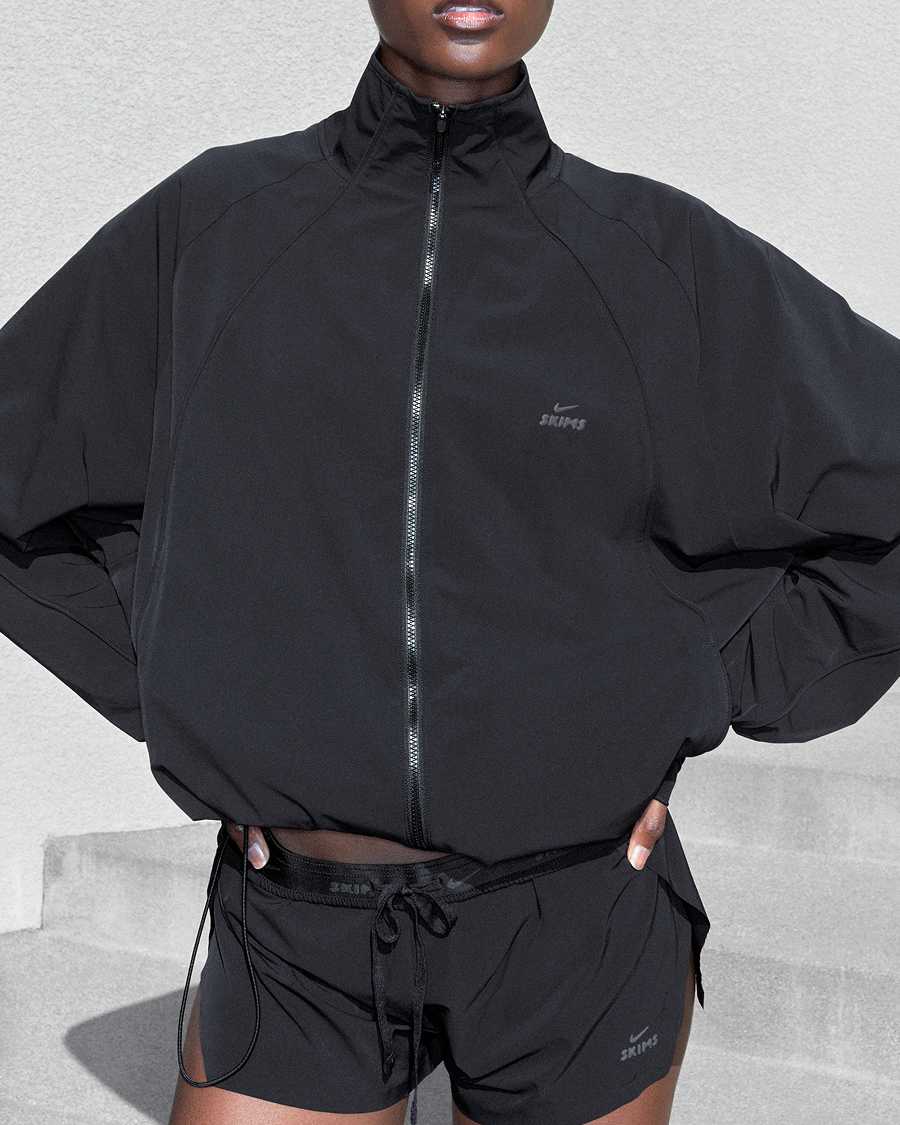 Nike SKIMS .オンラインストア (通販サイト). Nike JP