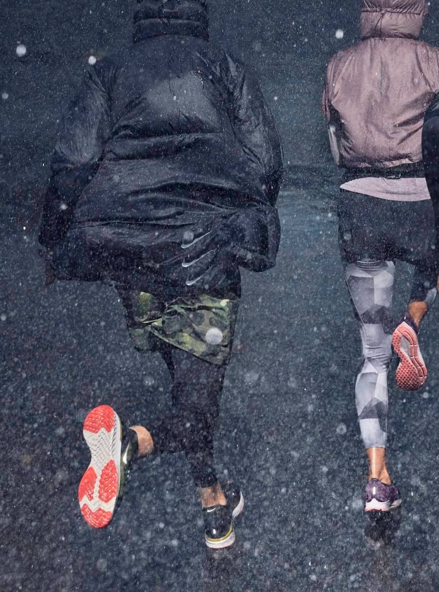 Minimalisme des chaussettes pour courir en hiver