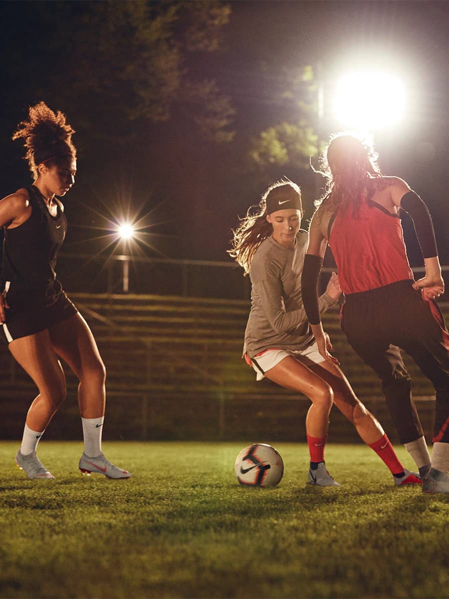 Los mejores siete articulos de futbol de Nike para mujer. Nike