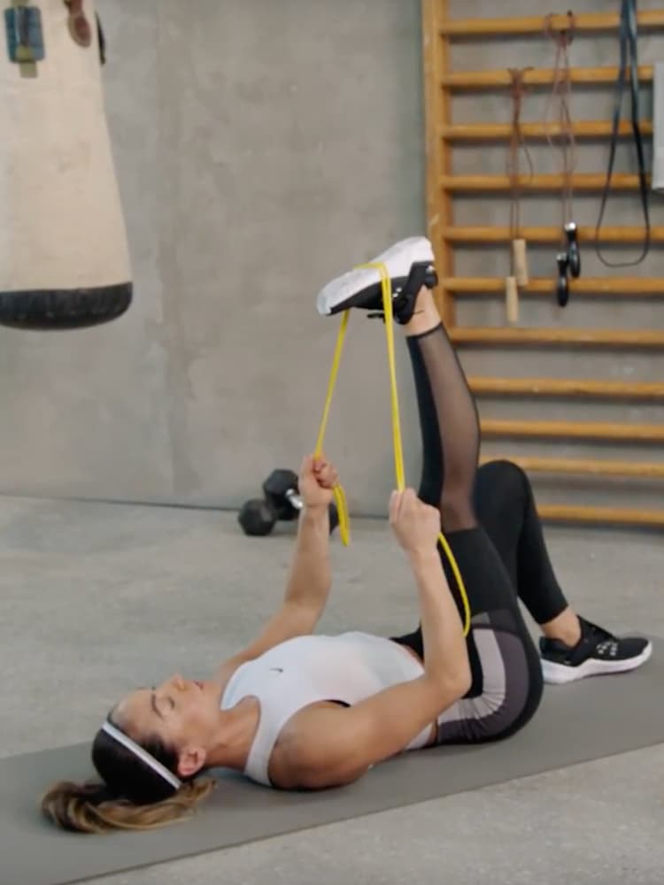 6 Resistance Band Exercises to Boost Strength. Nike SI