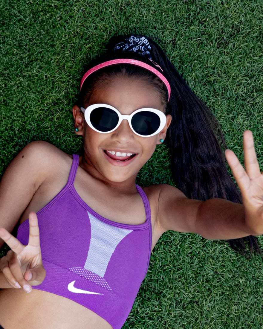  Nike Kids Girl's CL Reversible Sports Bra (Little Kids