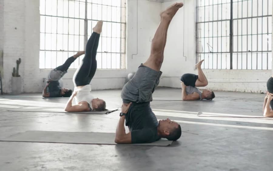 9 Postures De Yoga Pour Reduire Le Stress Nike Lu