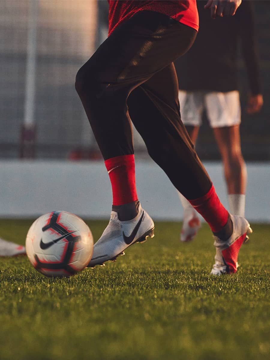 Scaldamuscoli hot sale calcio nike