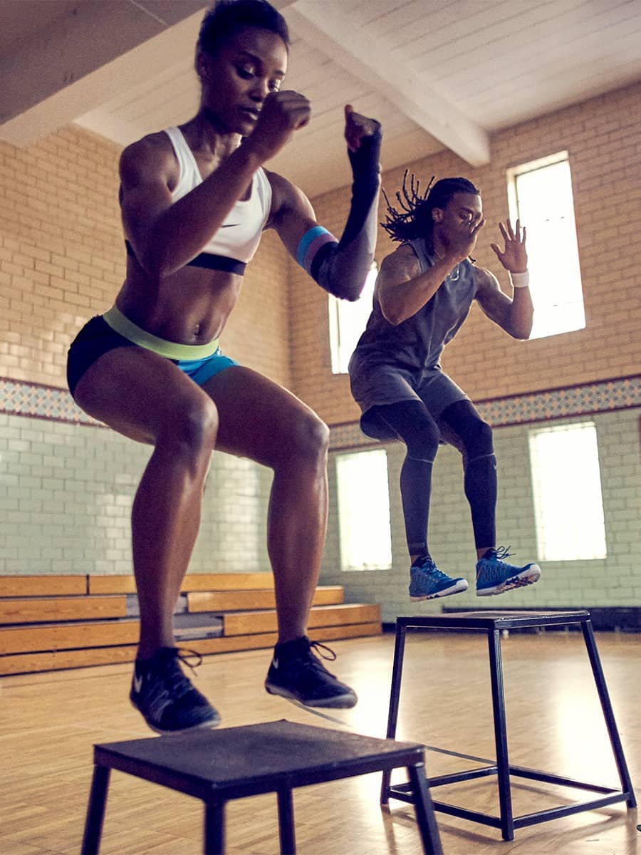Cómo hacer ejercicio en casa sin equipo. Nike