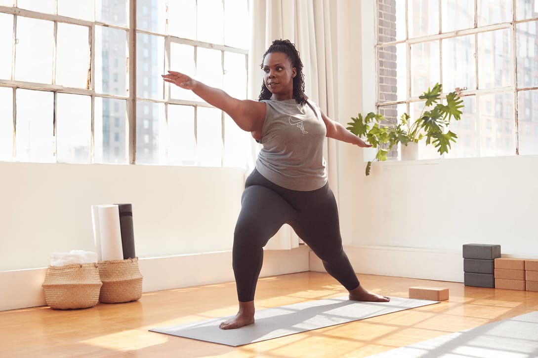 Cómo usar los bloques de yoga: 5 posturas que debes intentar. Nike