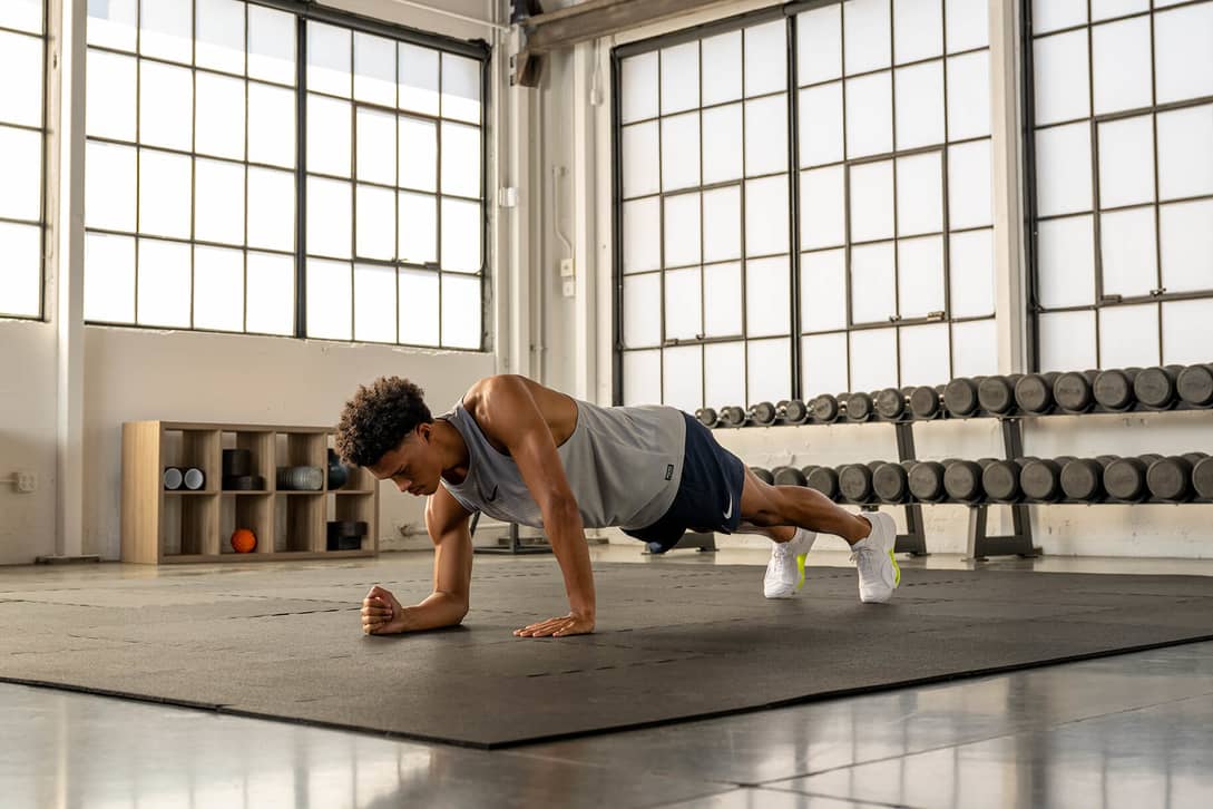 Try This Trainer-Approved Chest Day Workout. Nike SI