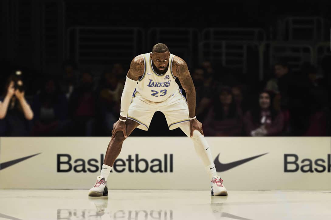 Los LeBron XXII están confeccionados para manejar la presión y los  movimientos potentes. Nike, image size:1089x726