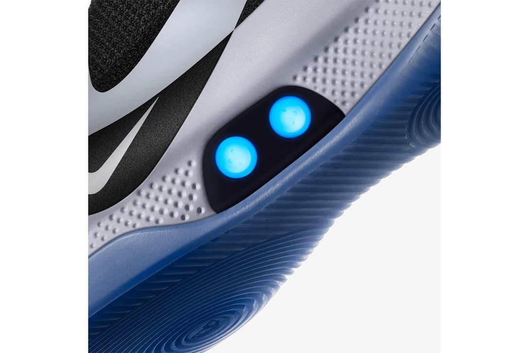 Nikeが自動シューレース調節機能付きの高性能バスケットボールシューズ 