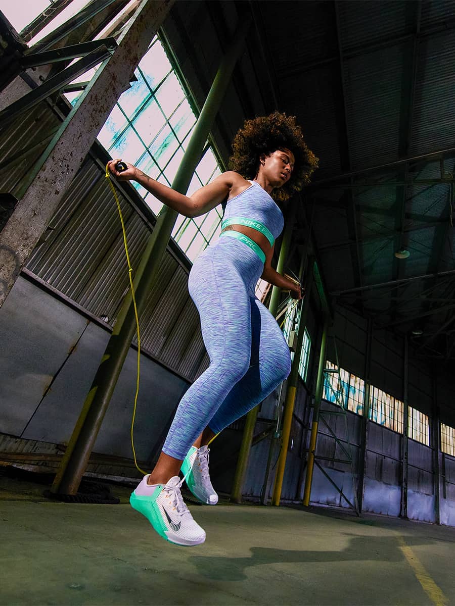 Nike Studio Strappy Sports Bra  Tenue de sport femme, Mode élégante, Mode  vetement