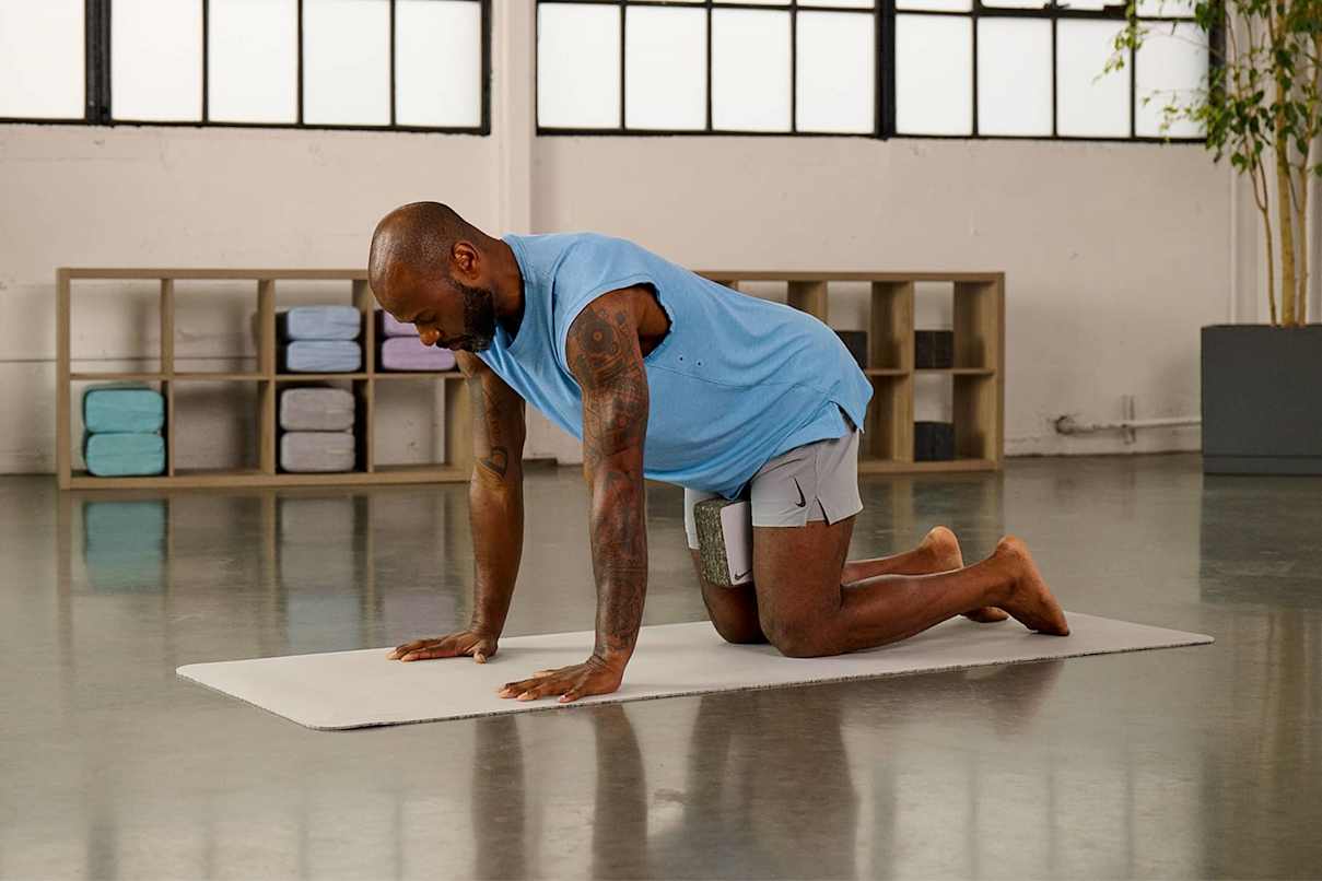 新品未使用　Nike yoga ヨガ　セットアップ　Mサイズ ☆NIKE☆YOGA DRI-FIT ヨガトップ☆追跡可 (Nike/Tシャツ・カットソー