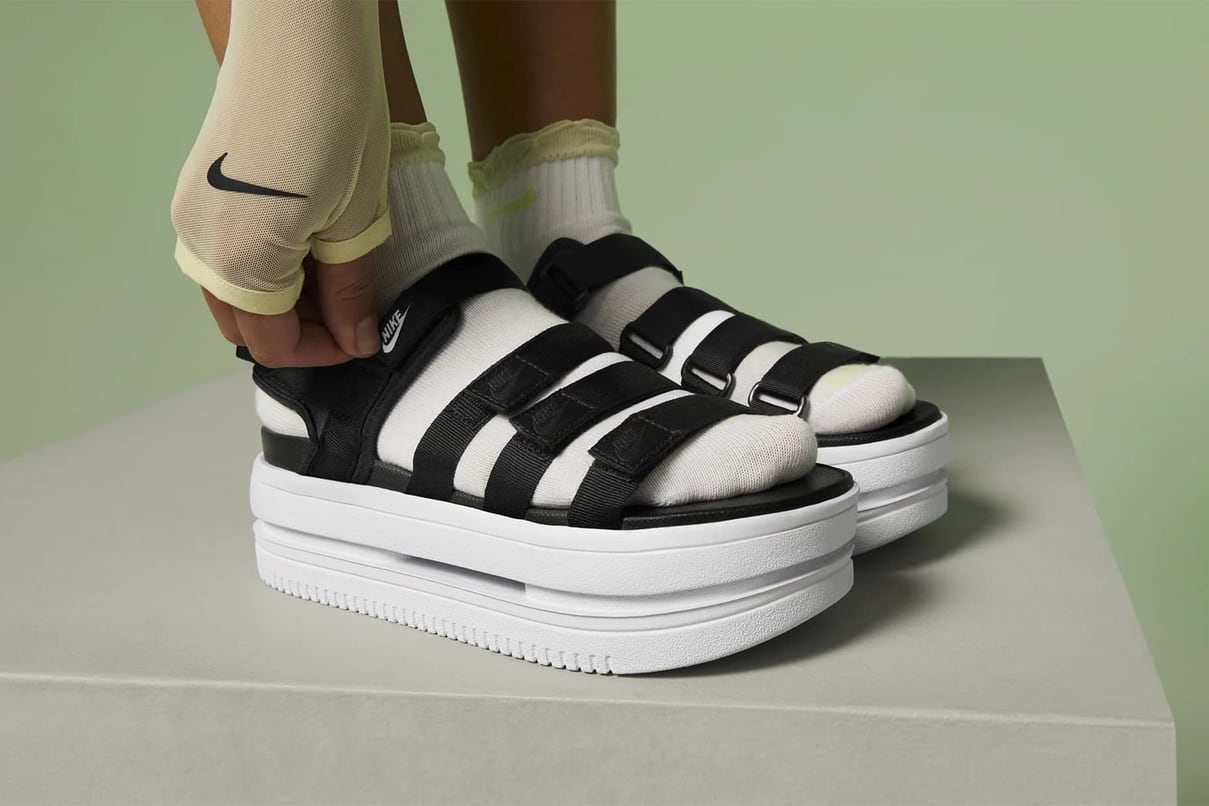 Women's Gamma Force Platform Sneakers in White/Black | Little Burgundy
