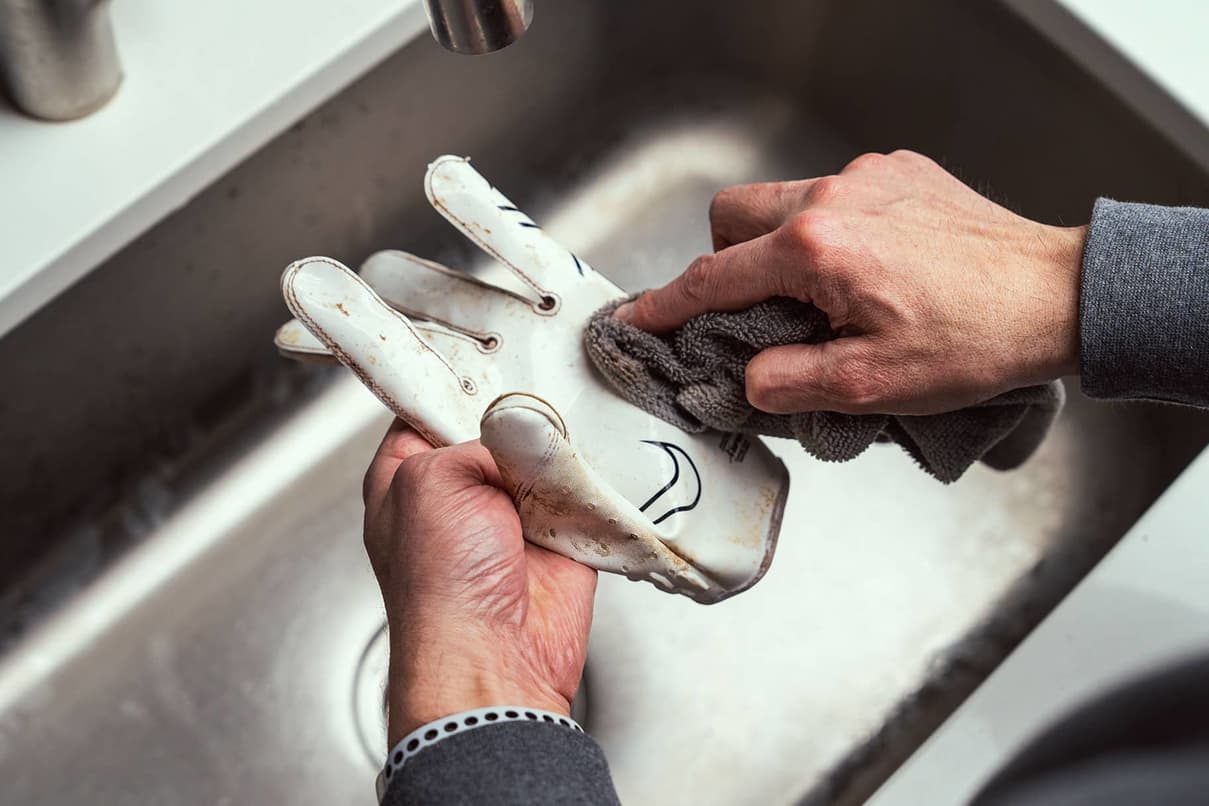 Comment nettoyer des gants de football américain. Nike CA