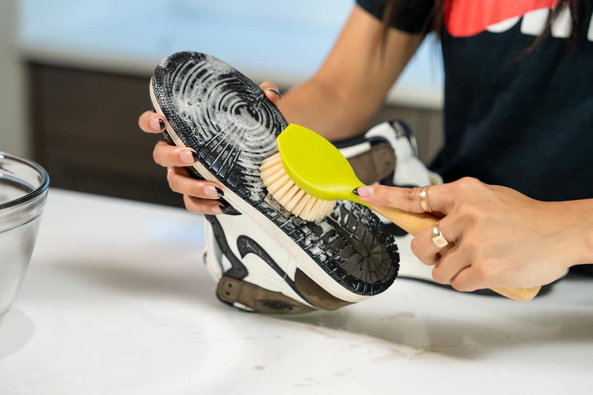 Como limpar sapatilhas em 6 passos fáceis. Nike PT