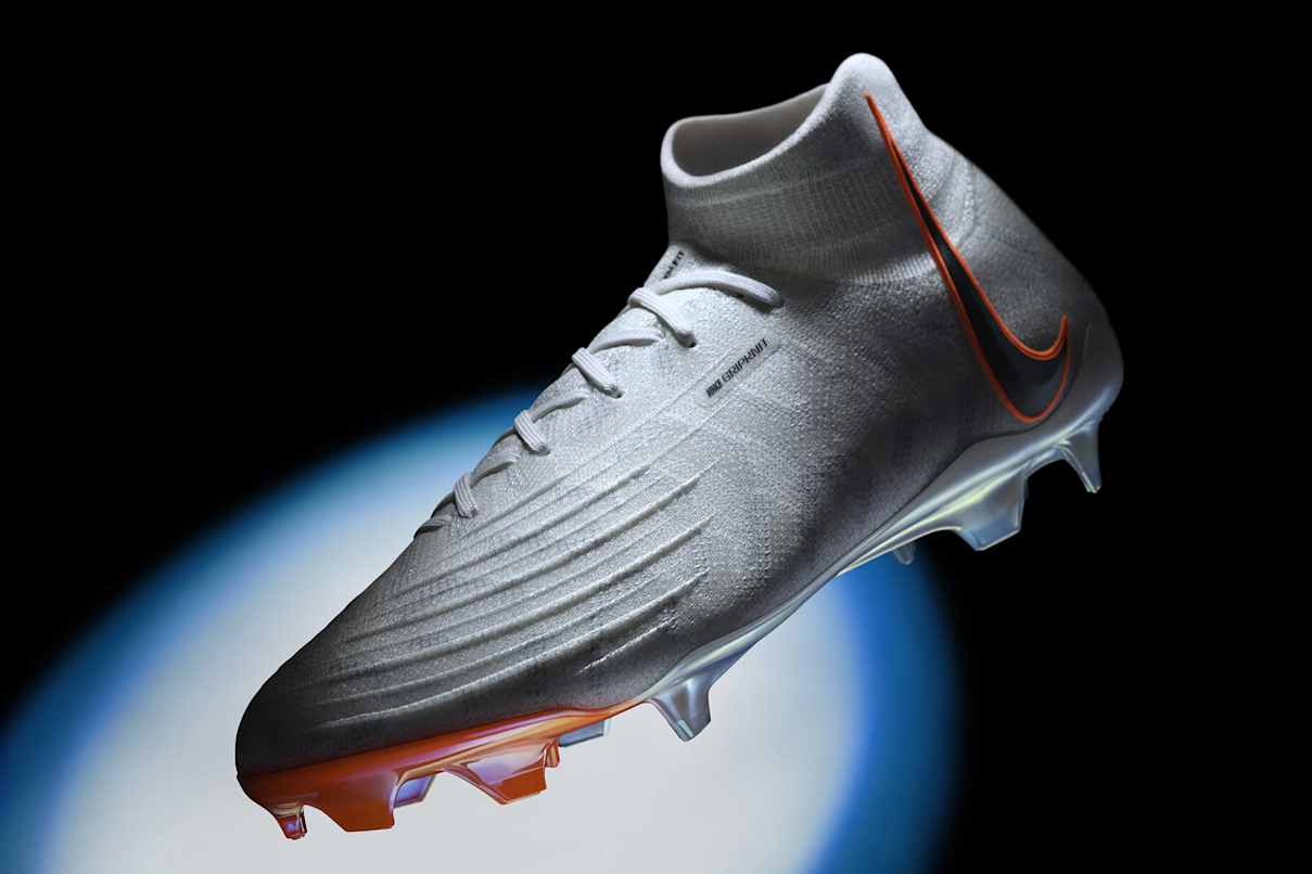 Nikeから女性に焦点を当てた最新のサッカースパイク、ファントム ルナ 