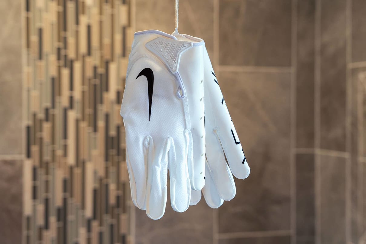 Comment nettoyer des gants de football américain. Nike CA