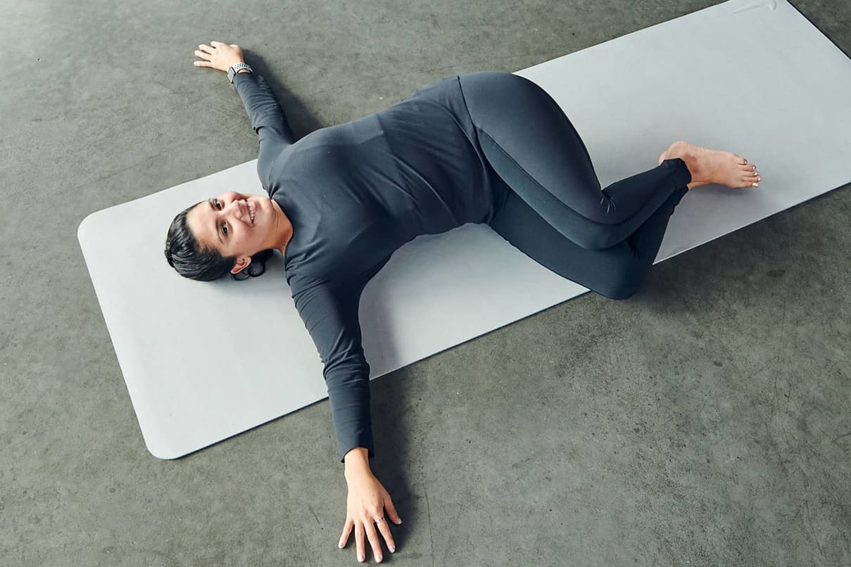 márketing estudio evitar Las 4 mejores posturas de yoga para relajarse según los expertos. Nike ES