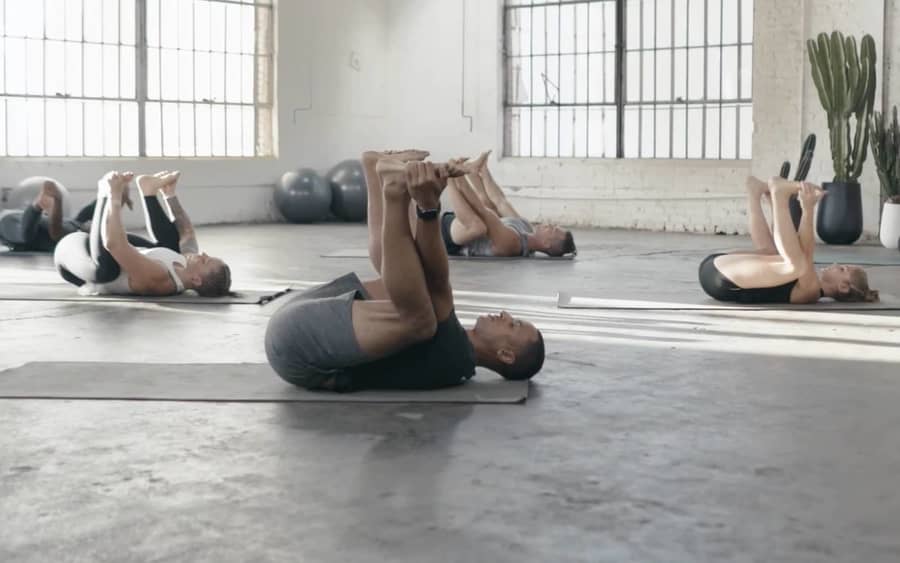 9 Postures De Yoga Pour Reduire Le Stress Nike Lu