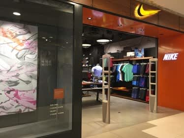 nike clearance store deals