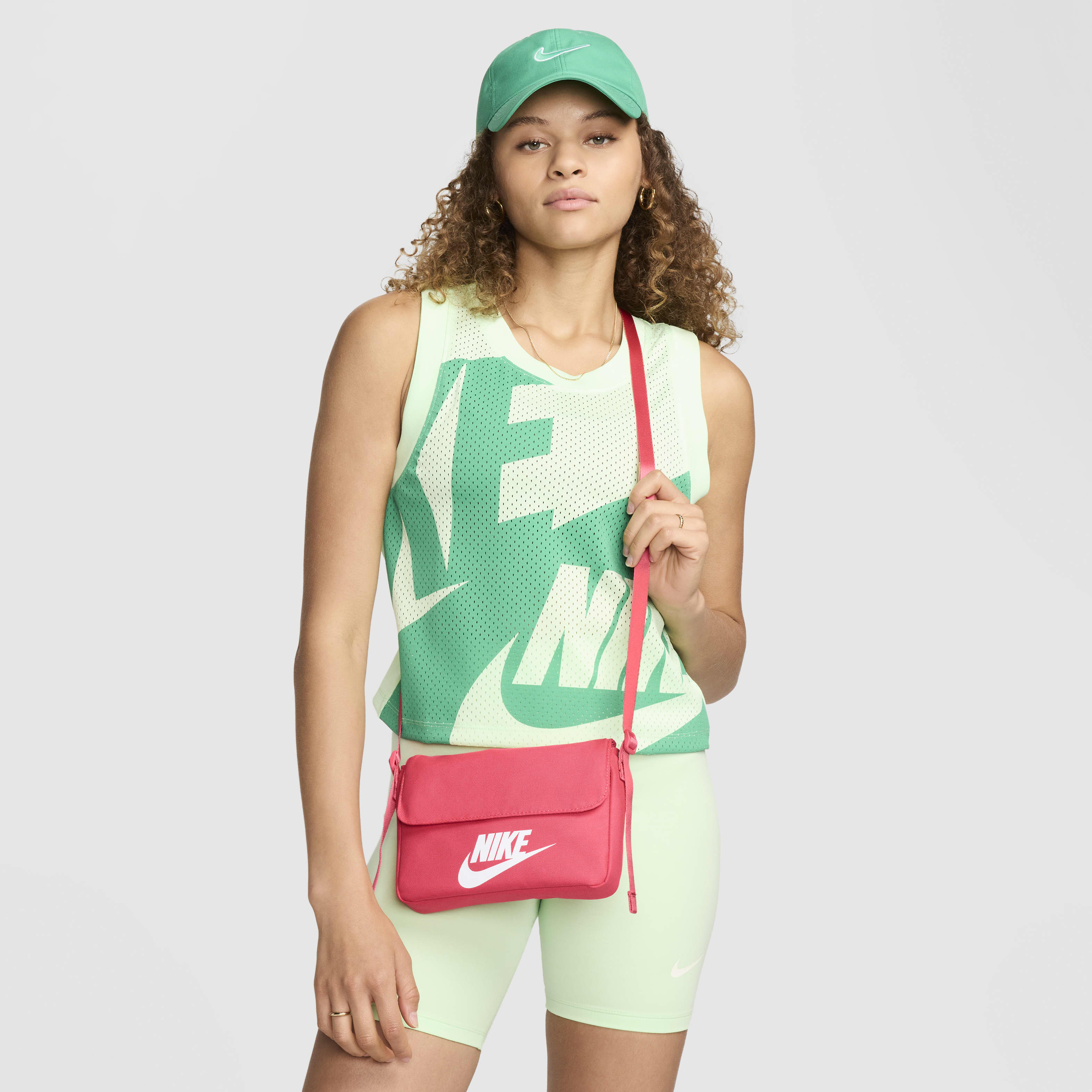 Nike Sportswear Women's Futura 365 Crossbody Bag (3L)