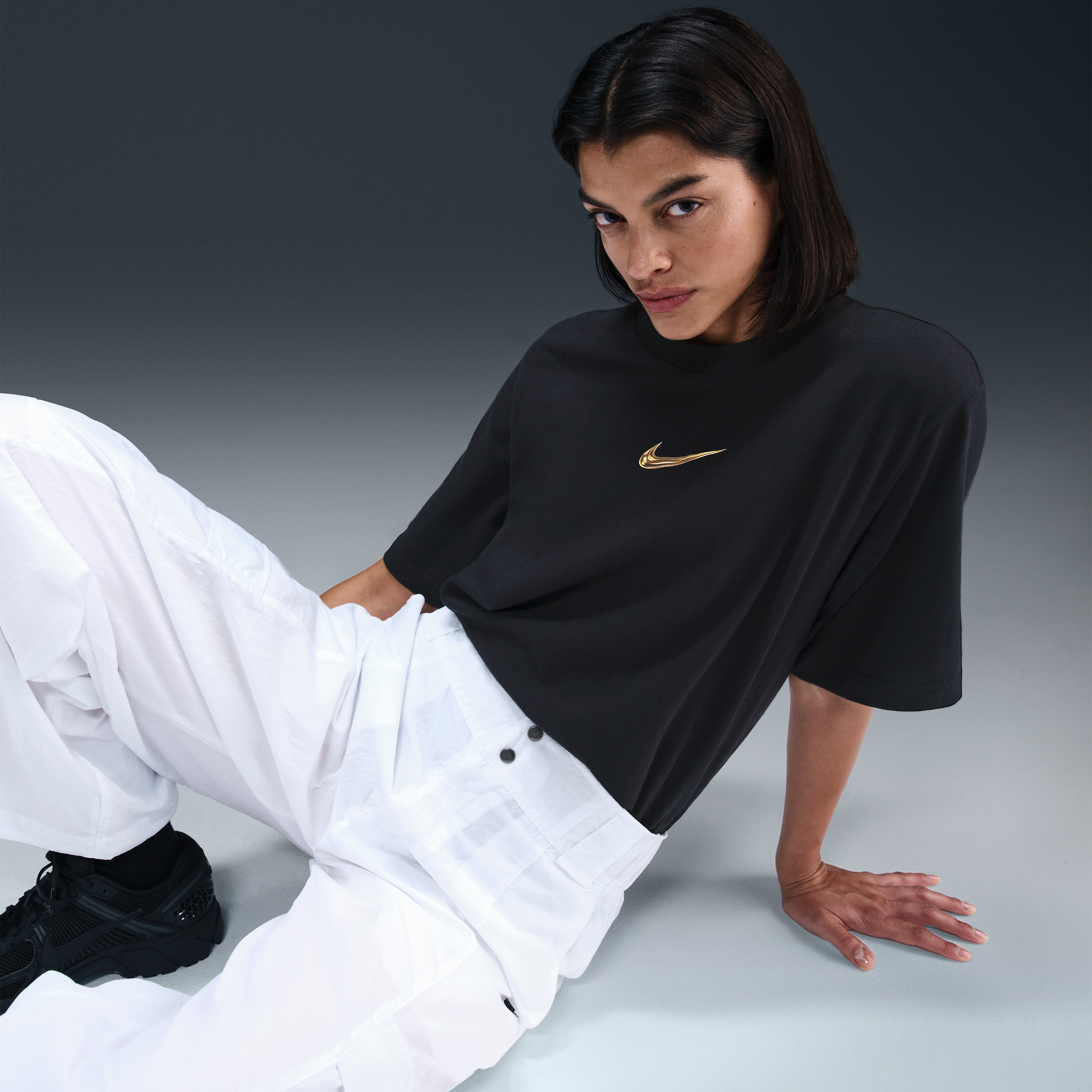 Nike Sportswear Women's Loose Short-Sleeve Graphic T-Shirt