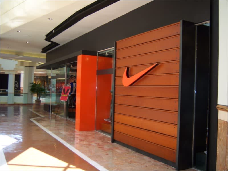 outlets with nike store in california