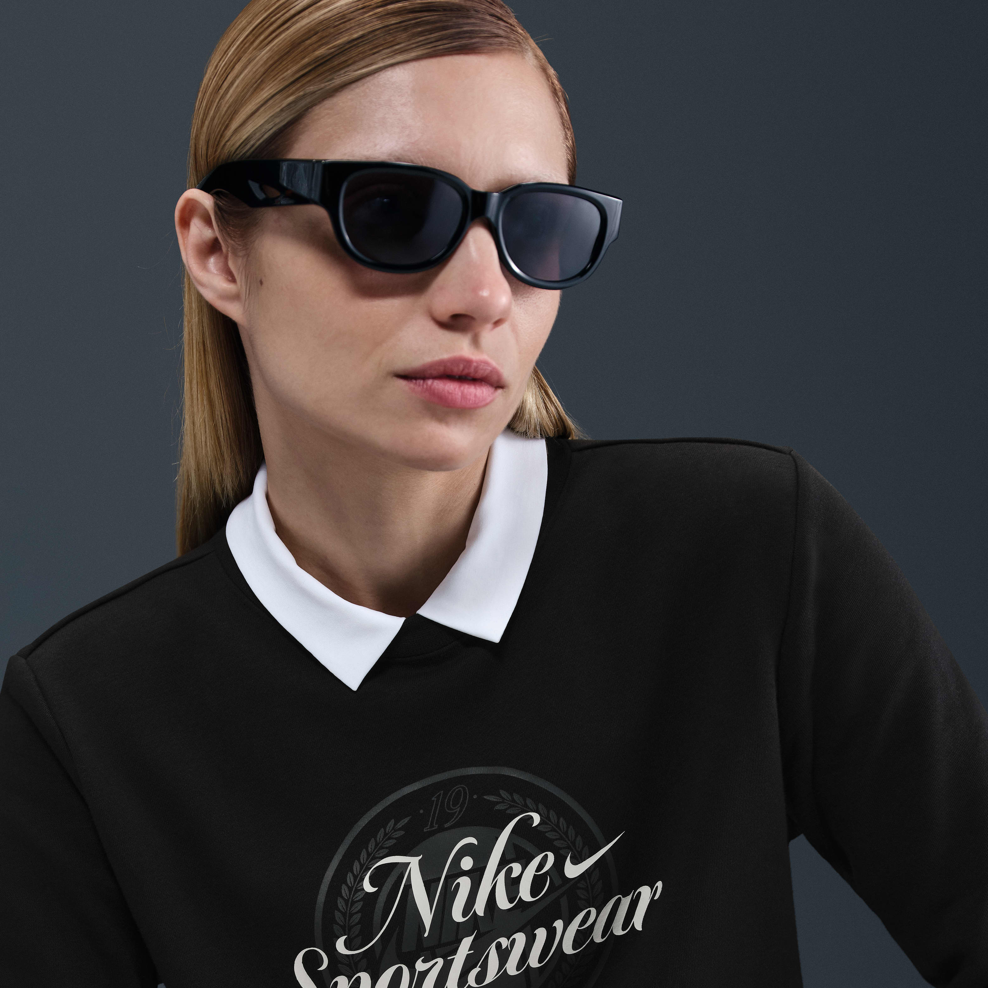 Nike Sportswear Club Fleece Women's Graphic Crew-Neck Sweatshirt