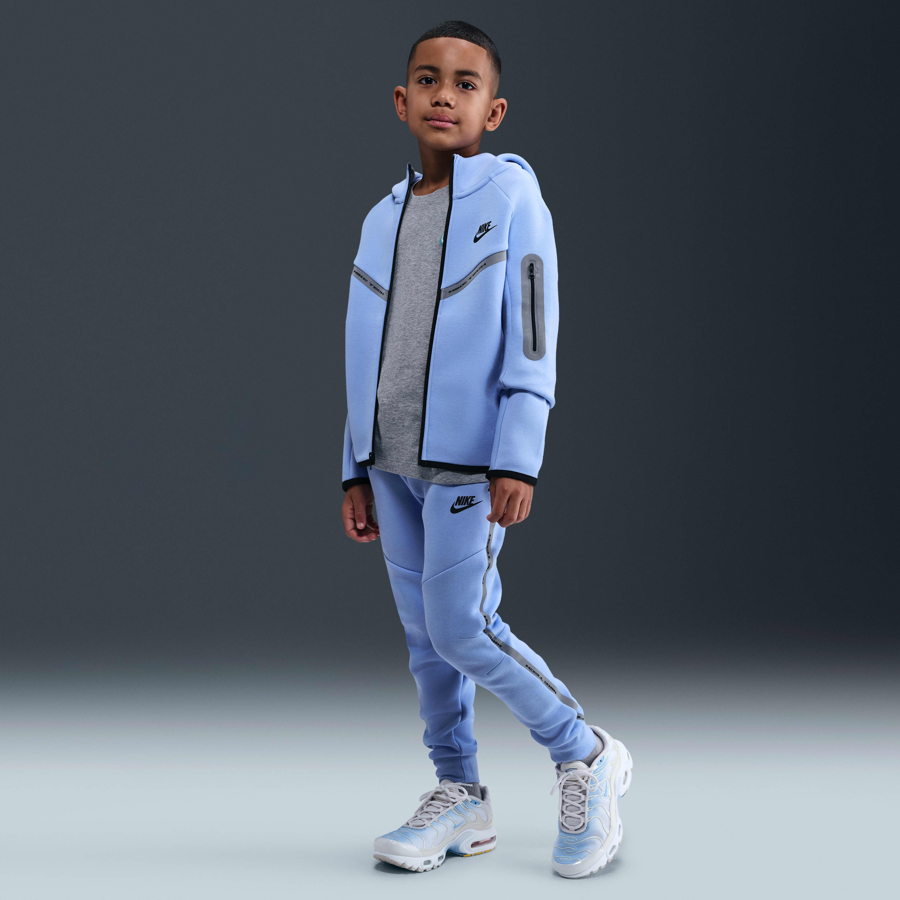 Nike Sportswear Tech Fleece Big Kids' (Boys') Full-Zip Hoodie with Reflective Accents