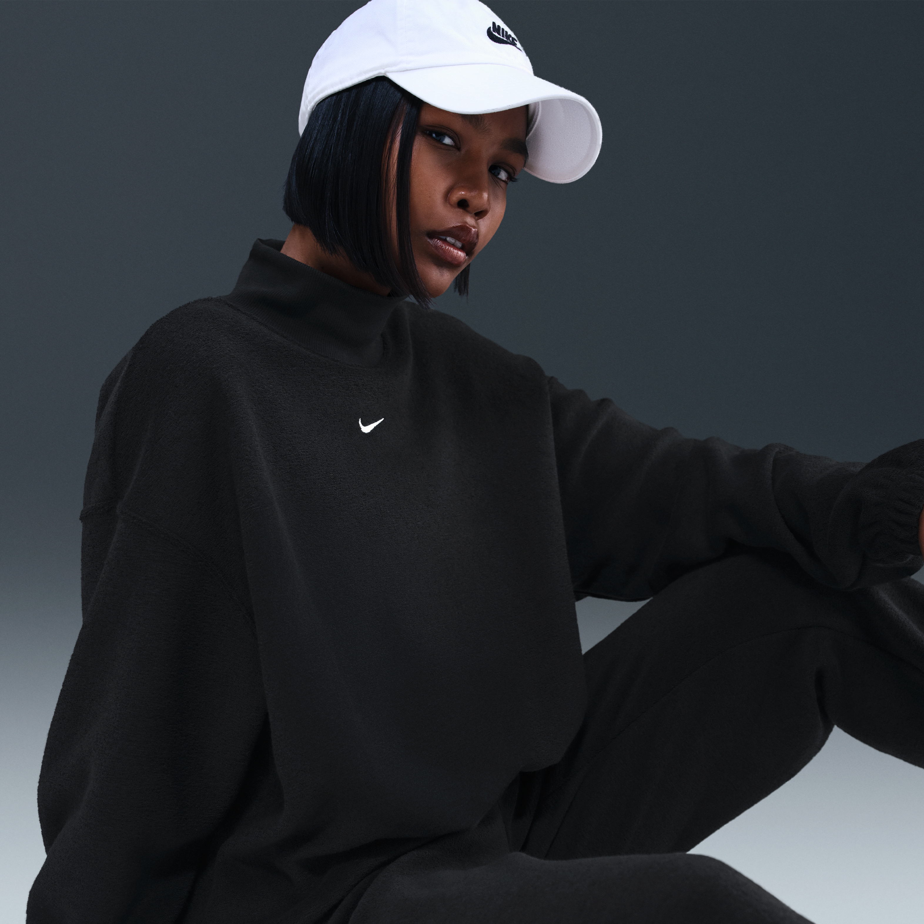 Nike Sportswear Phoenix Plush Women's Cozy Fleece Oversized Mock-Neck Top