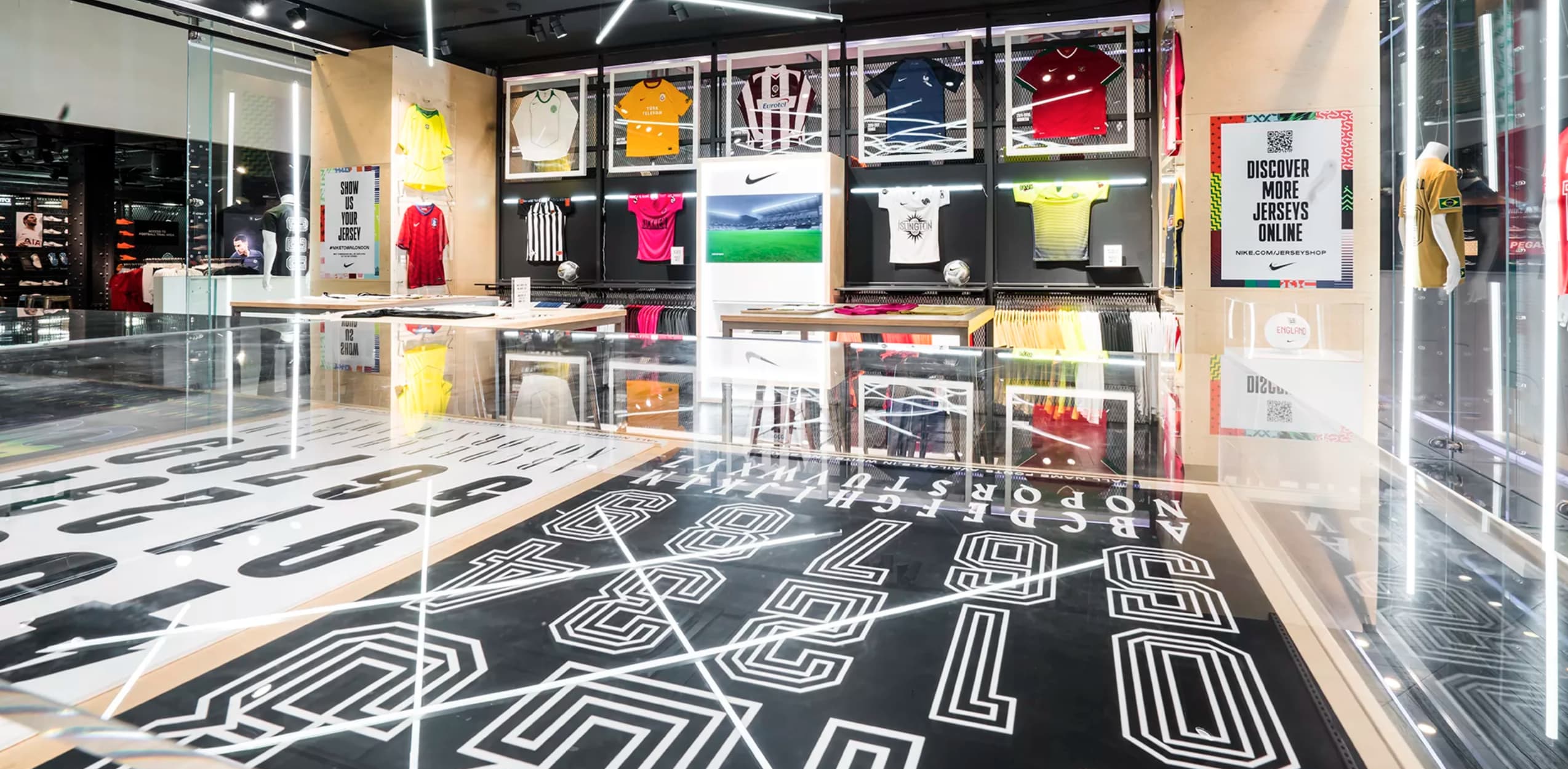 Nike Store Rome Via Del Corso Partnered Roma ITA Nike ES