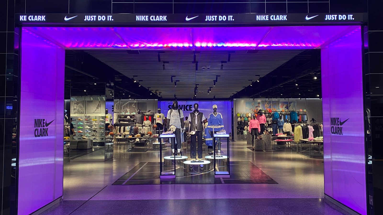 Nike SM Clark