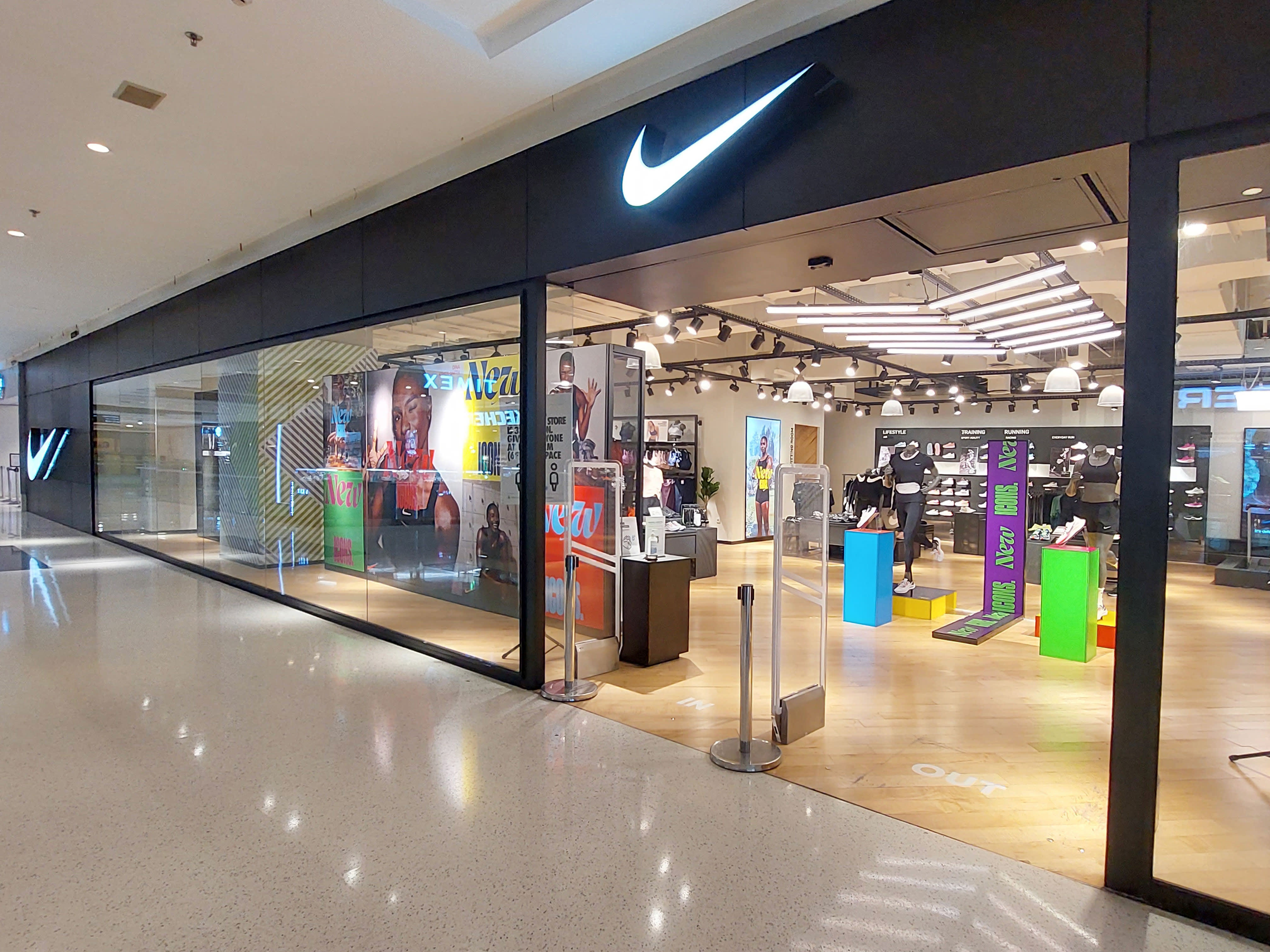 discount nike store near me