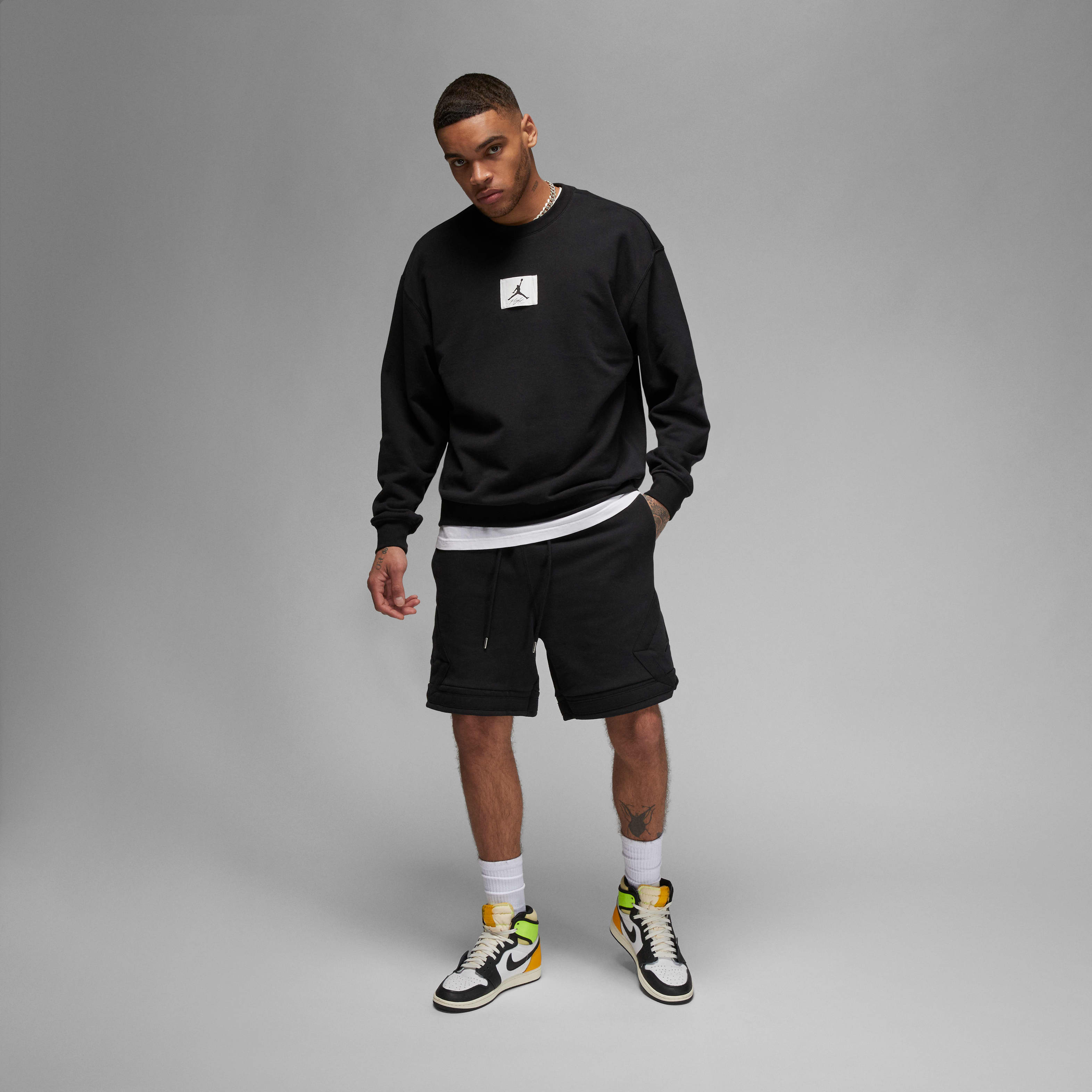 nike black essentials crew neck sweatshirt