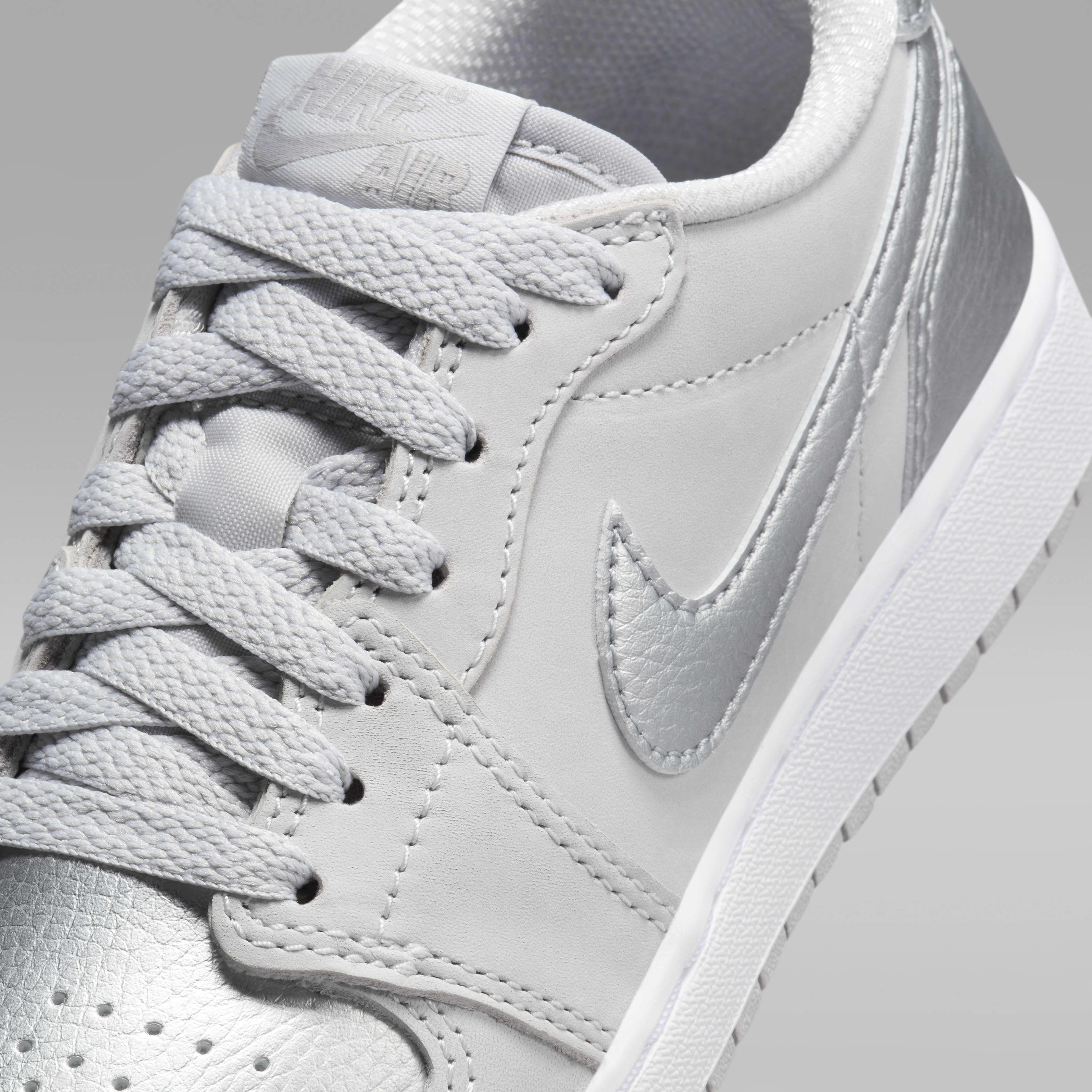 Air Jordan 1 Low OG "Silver" Big Kids' Shoes