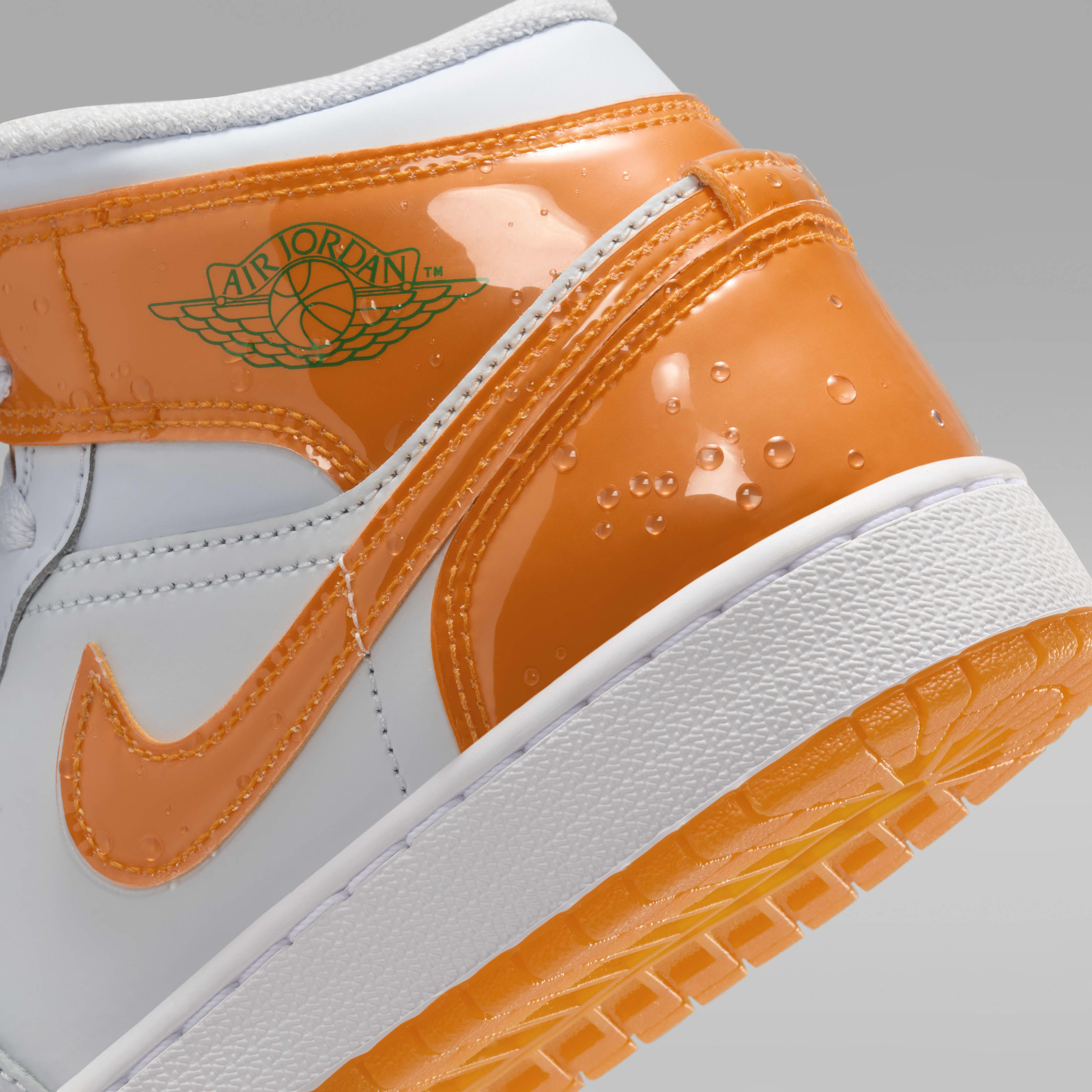 Air Jordan 1 Mid SE Big Kids' Shoes