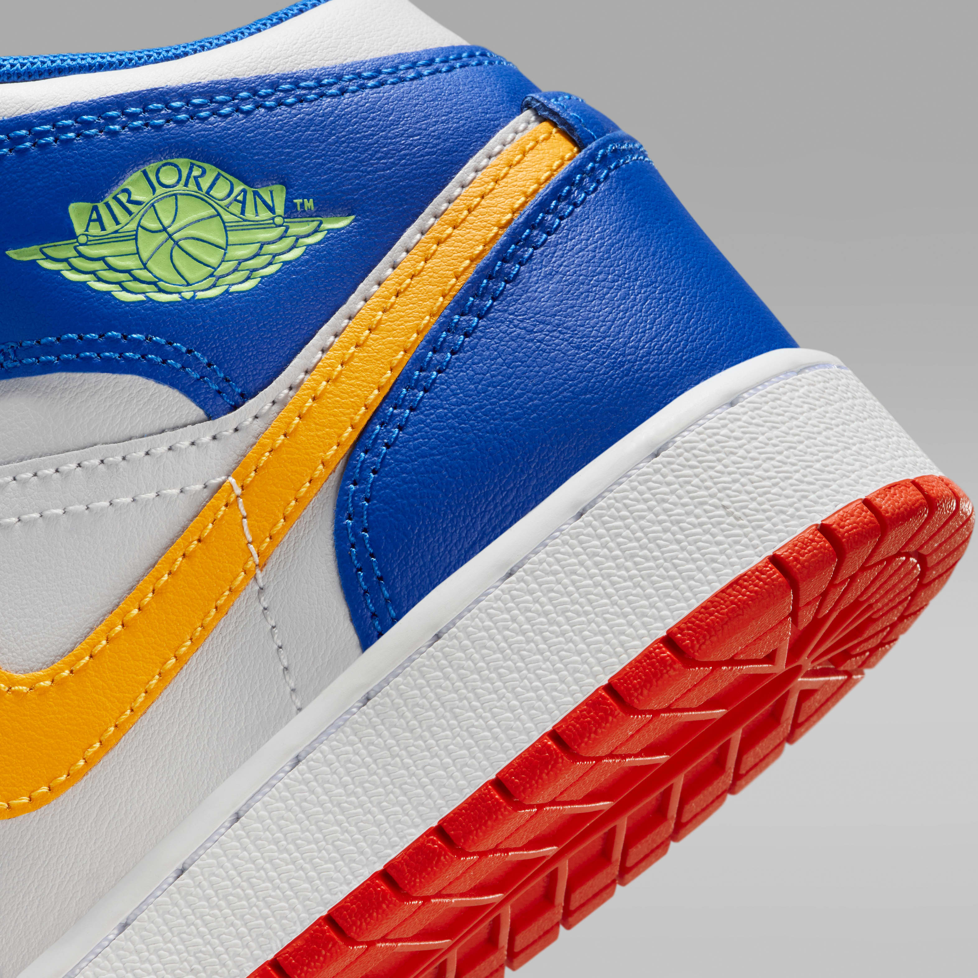 Air Jordan 1 Mid Big Kids' Shoes