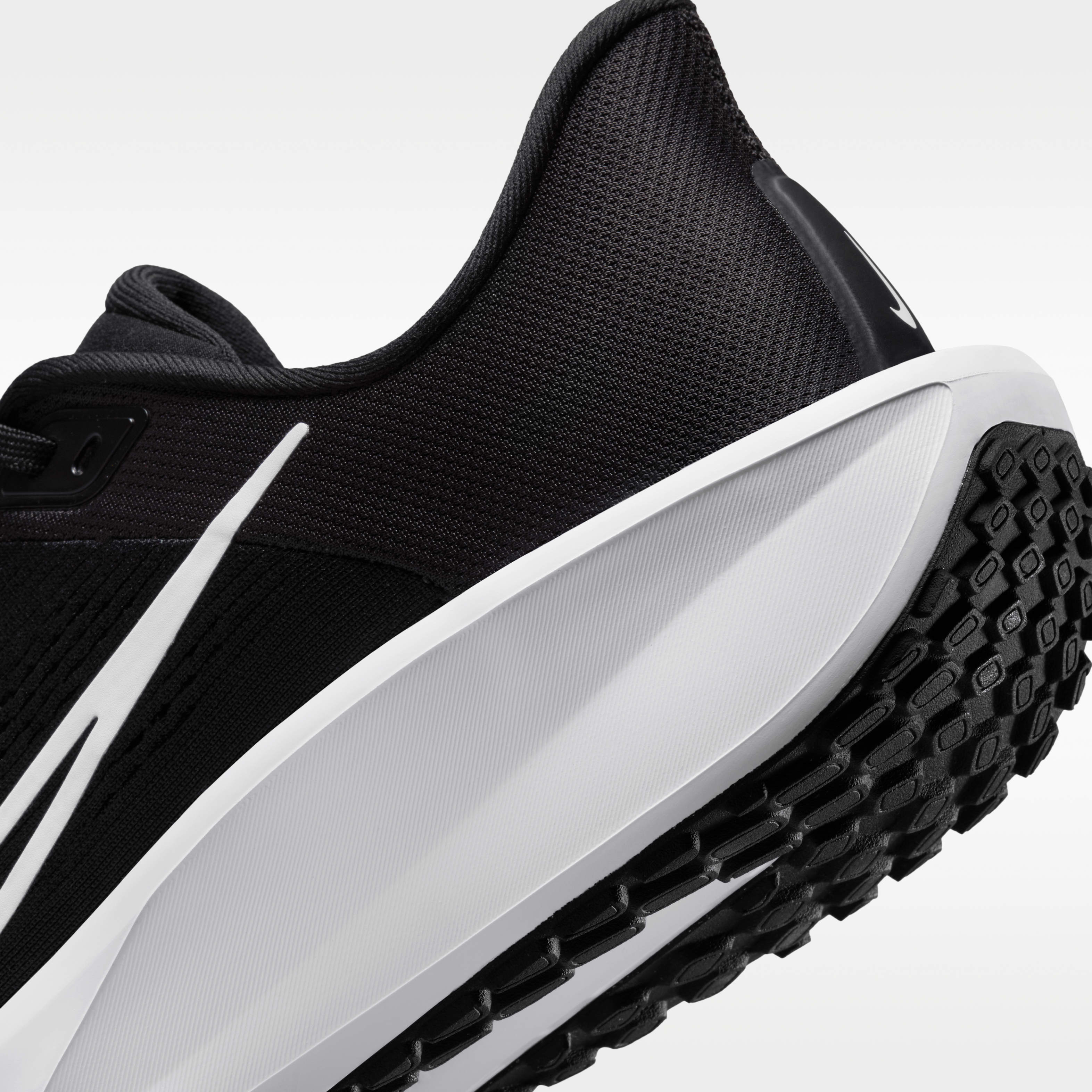 Nike Quest 6 Men's Road Running Shoes